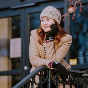 Meet your Posher, April